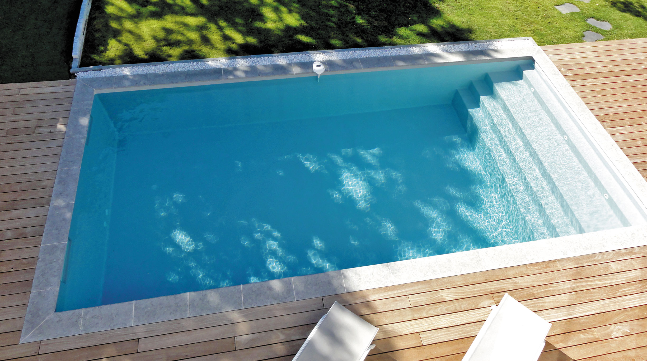 modele-figuerolle-vue-aerienne Comment faire de sa piscine une pièce à vivre de maison ?